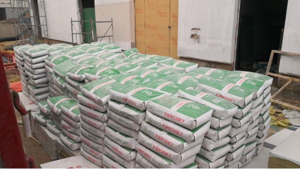 外墻真石漆膩子施工時需要注意哪些方面？